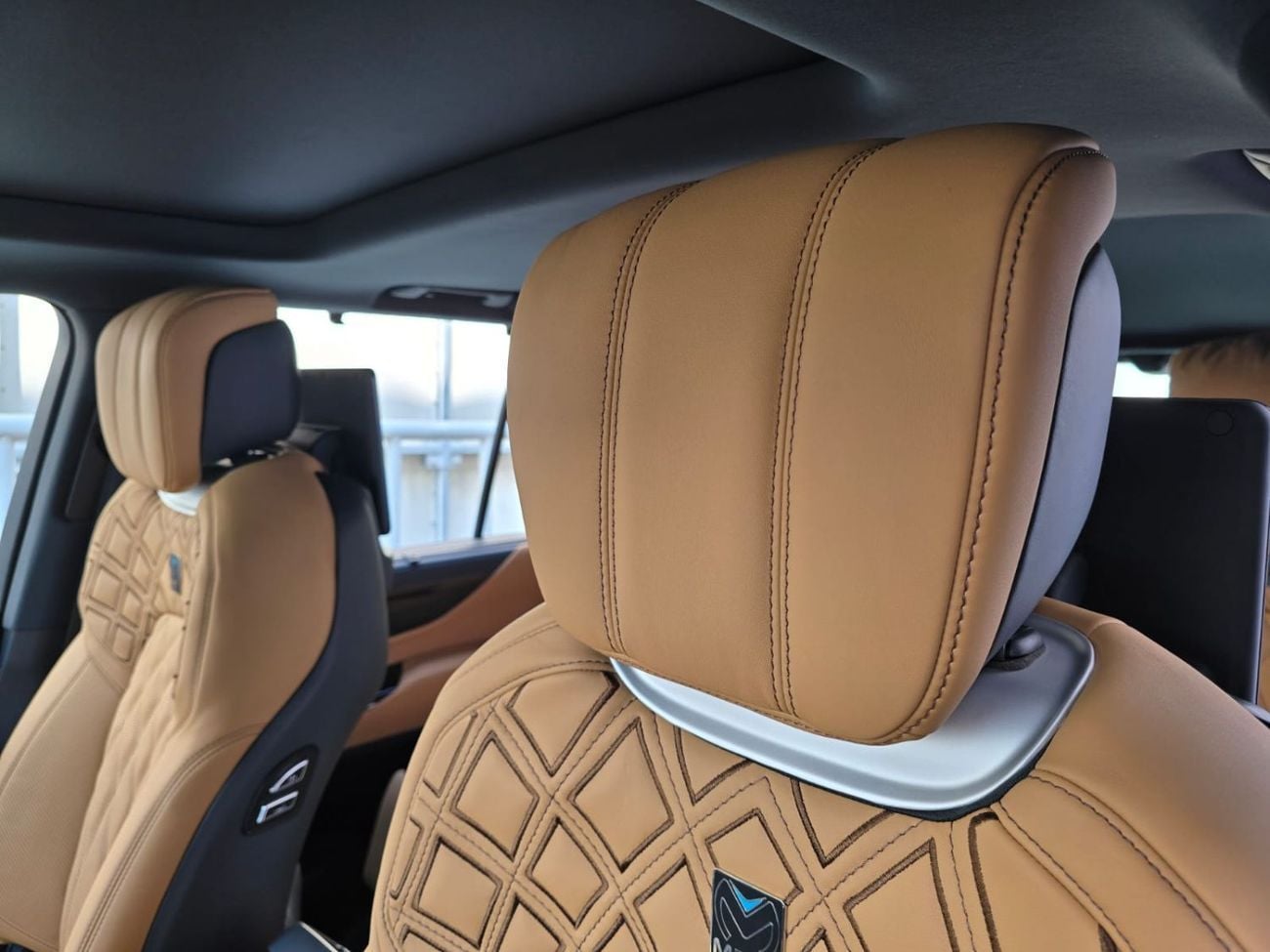 لكزس LX 600 3.5L SIGNATURE FULL OPTION WITH MBS AUTOBIPGRAPHY VIP MASSAGE SEAT