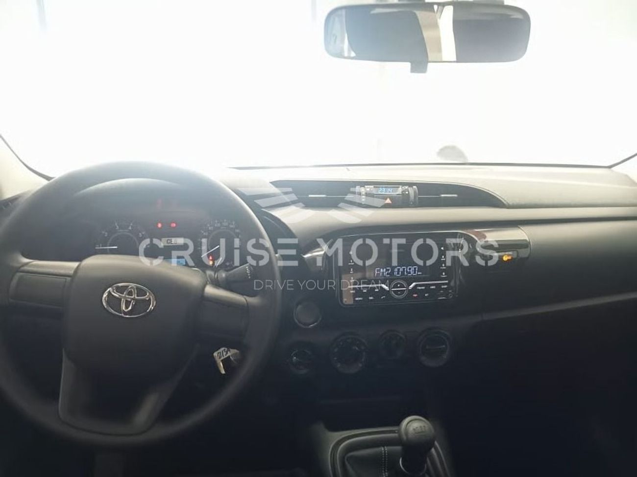 Toyota Hilux Double Cabin J - Manual - 2.4 L - diesel - SUV - 4x4 - 5 Seats - 4 Door