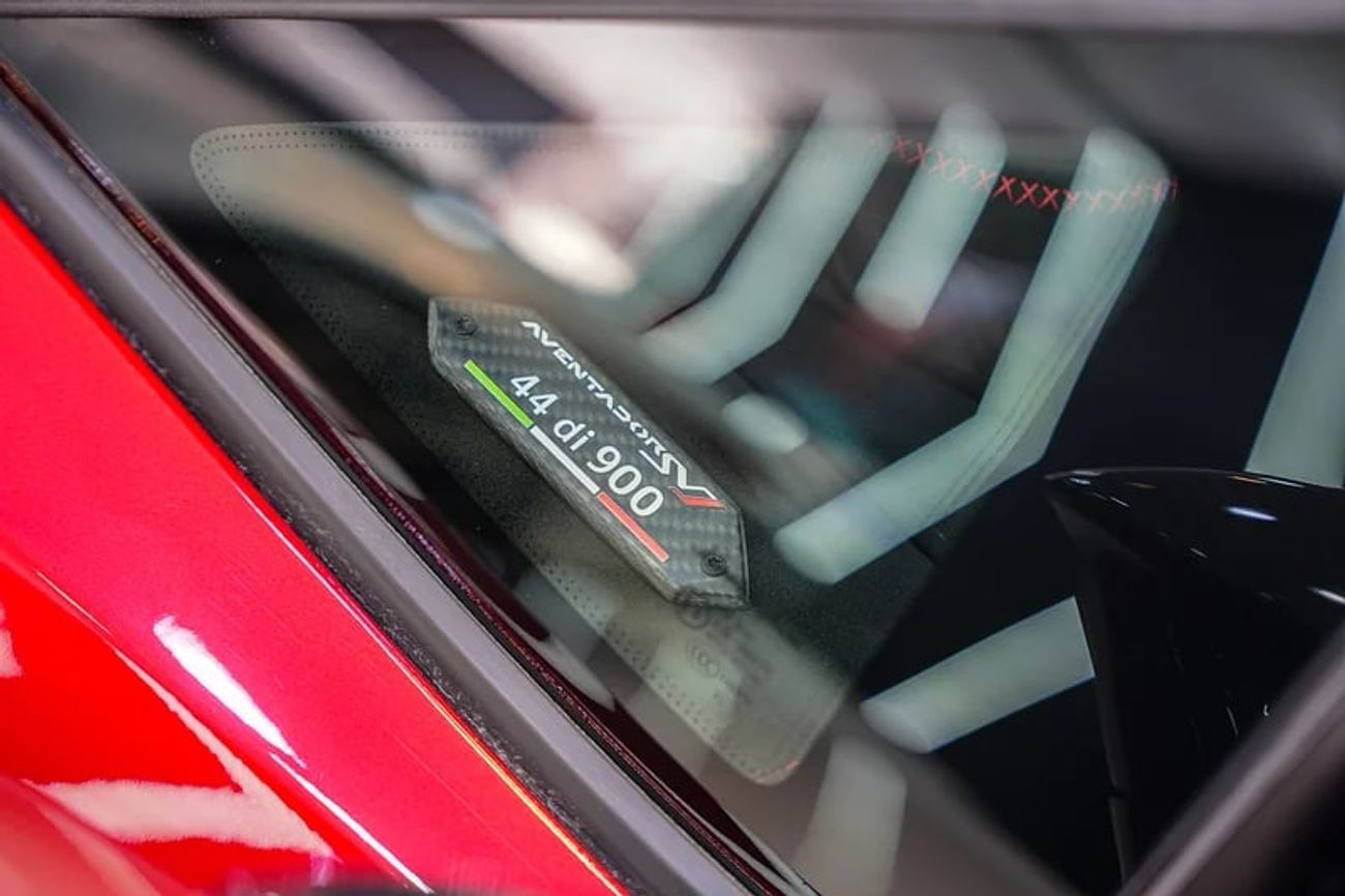 لامبورغيني أفينتادور SVJ Body Kit, Full Carbon Package, Front Lift, Very Low KM, GCC Specs!!