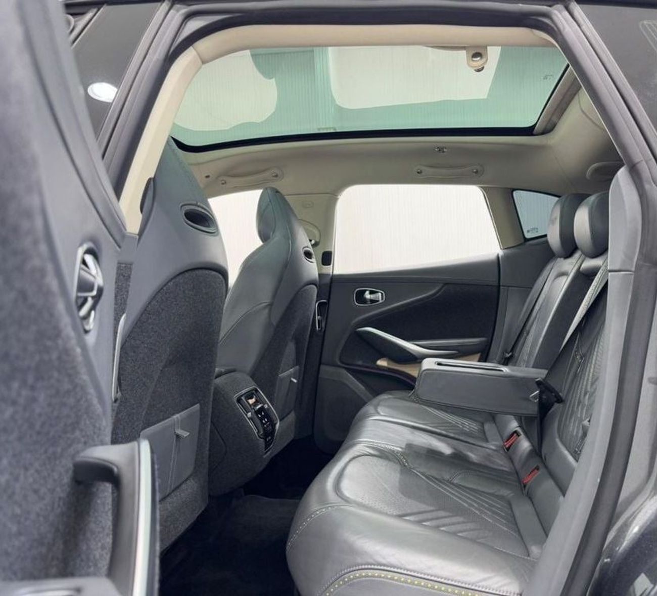 Aston Martin DBX 2021 Aston Martin DBX, Agency Warranty Till 02/26, Full Agency Service History, GCC