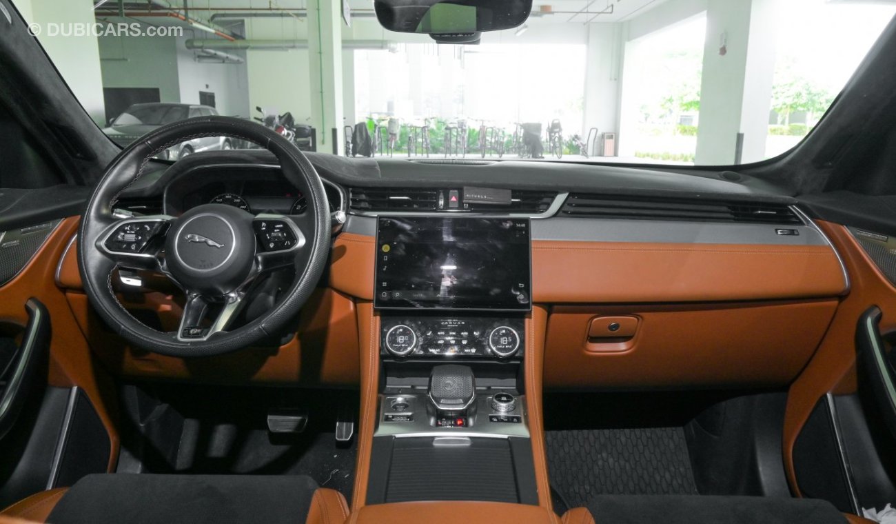 Jaguar F Pace 5.0L V8 SVR (550 PS)