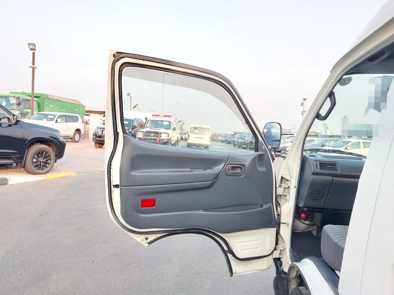 Toyota Hiace TOYOTA HIACE COMMUTER VAN RHD 2002 MODEL 3.0 L DIESEL AUTOMATIC(PM10827)