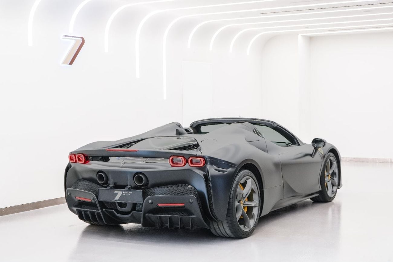 فيراري SF90 ستراديل SPIDER محرك هجين قابل للشحن V8 سعة 4.0 لتر | مواصفات أوروبية | حالة ممتازة