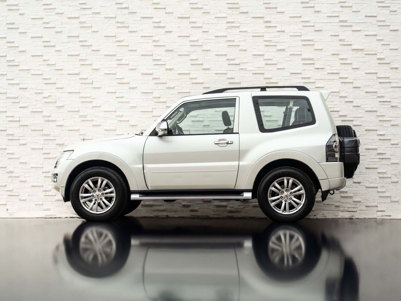ميتسوبيشي باجيرو GLS HIGHLINE Mitsubishi Pajero / Shogun / Montero 2018 مقابل 975.00 AED شهريًا