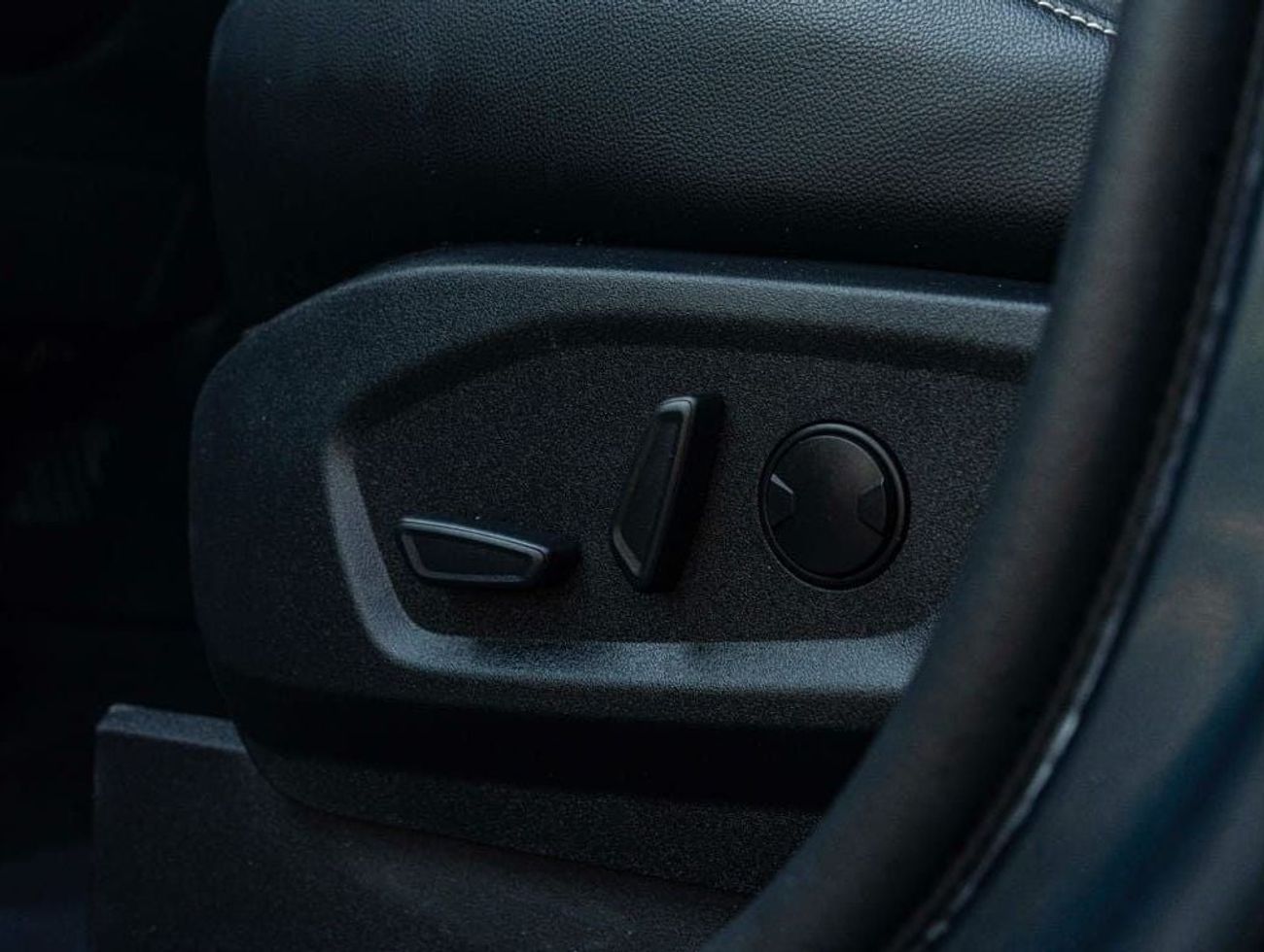 Ford Edge ST 2.7T V6 AED 2,359 PM • EDGE ST • ONLY 12,500 KM • 2.7L TURBO V6 • FORD WARRANTY + SERVICE CONTRACT T