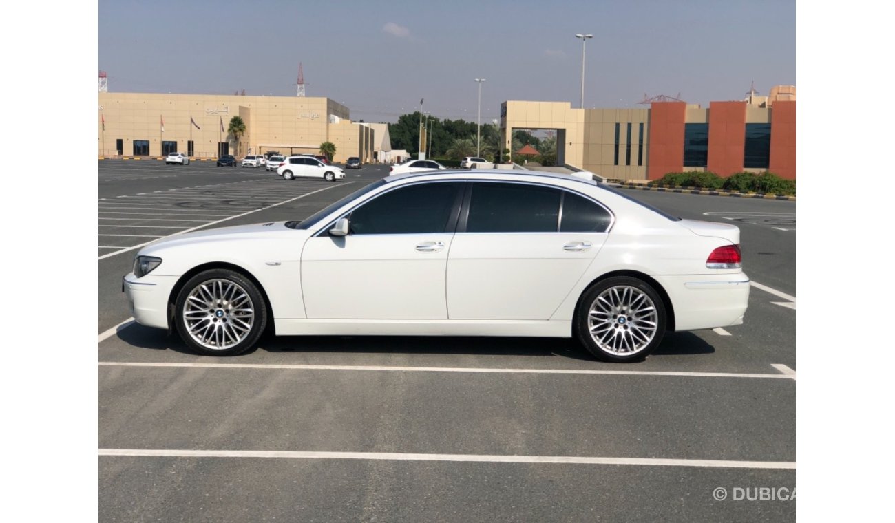 BMW 750Li Model 2007 GCC CAR PERFECT CONDITION FULL OPTION SUN ROOF LEATHER SEATS BACK CAMERA BACK AIR CONDITI