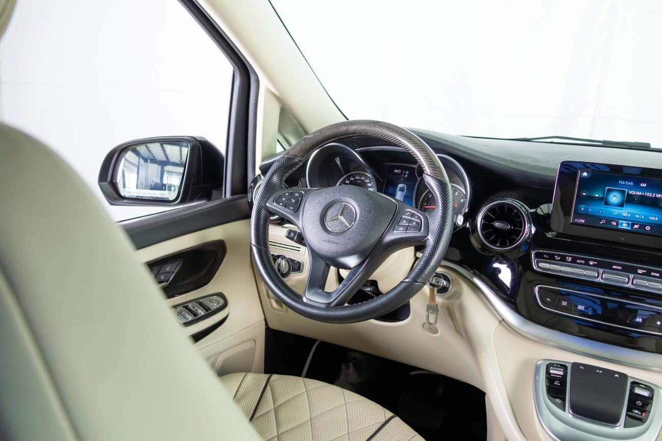 Mercedes-Benz V 250 Std 2.1L GCC-Maybach Edition-Gargash Service Package Until 135,000KM-VIP Options