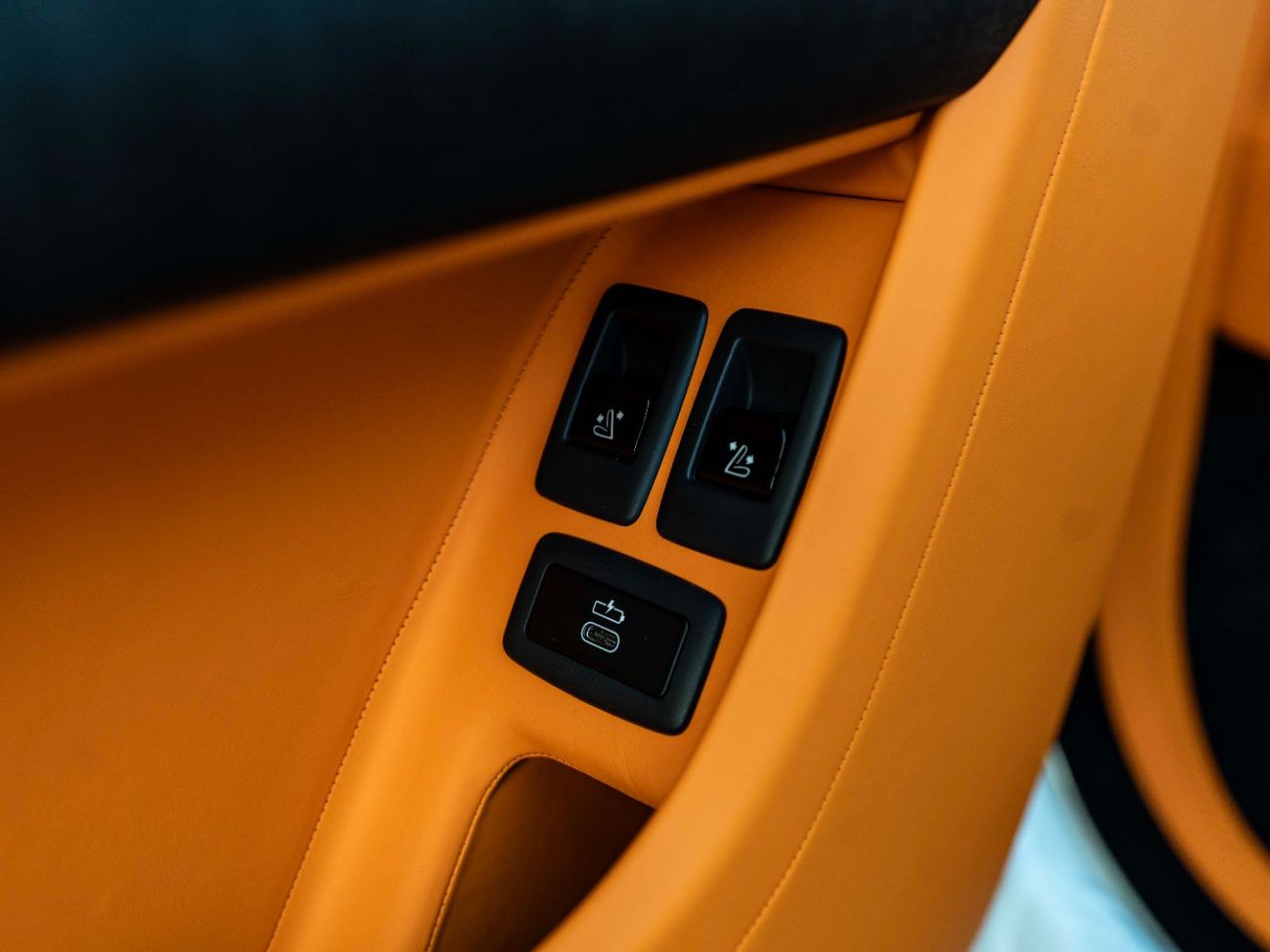 Rolls-Royce Cullinan Silver Badge