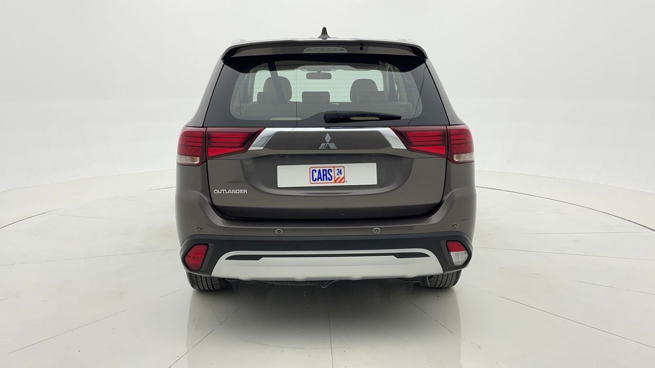 ميتسوبيشي آوتلاندر GLX MIDLINE 2.4 | بدون دفعة مقدمة | اختبار قيادة مجاني للمنزل