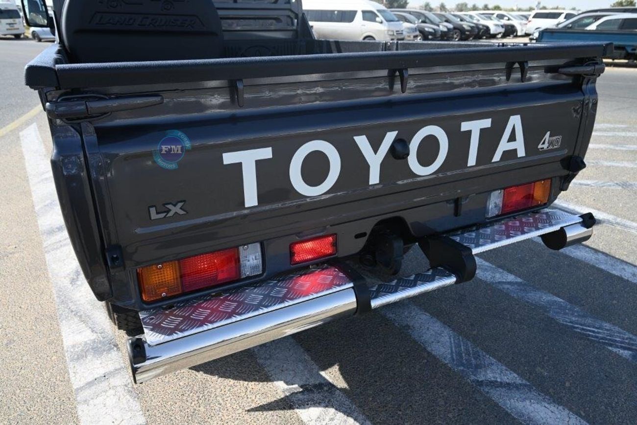 Toyota Land Cruiser Pick Up 79 Single Cab DLX 2.8L Diesel