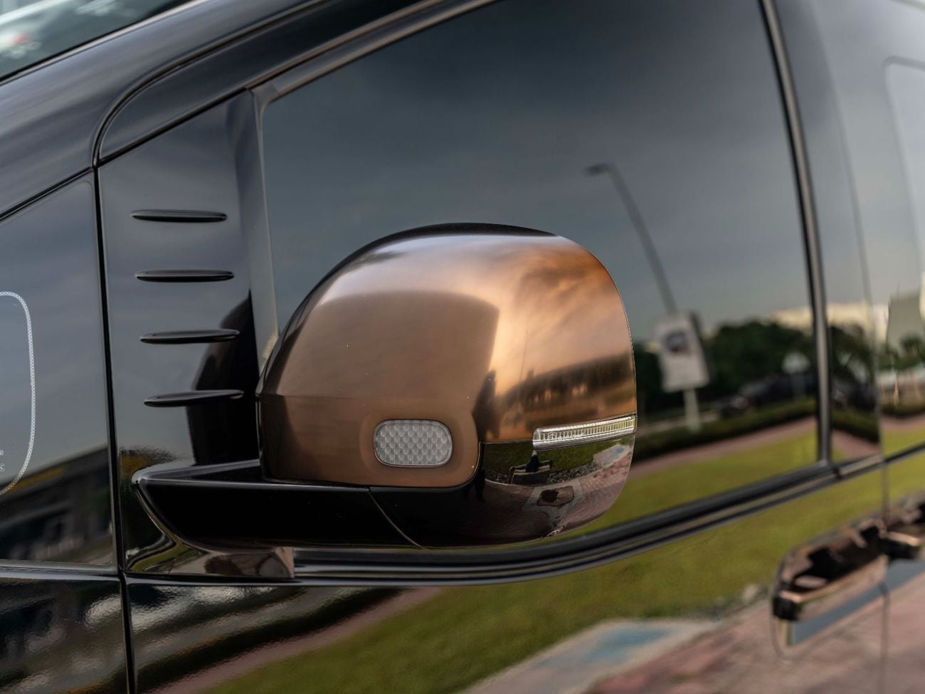 هيونداي ستاريا 3.5L Luxury (7 Seater)