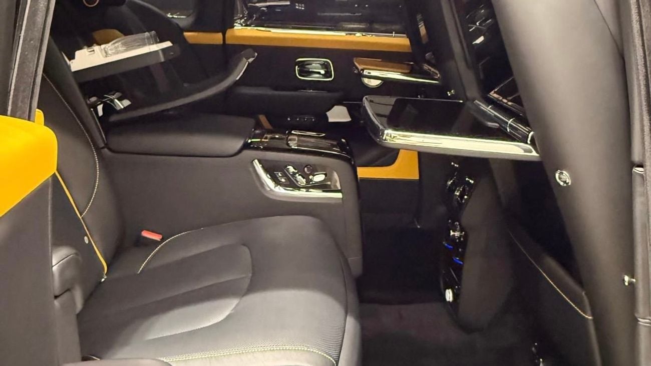 Rolls-Royce Cullinan Silver badge