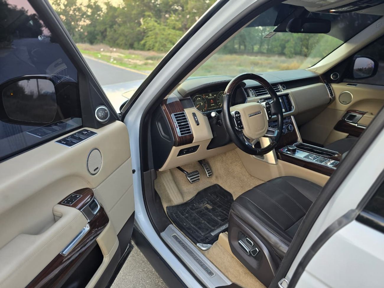 Land Rover Range Rover Supercharged 5.0L RANGE ROVER VOGUE L 2015 PERFECT CONDITION IN SIDE OUT SIDE