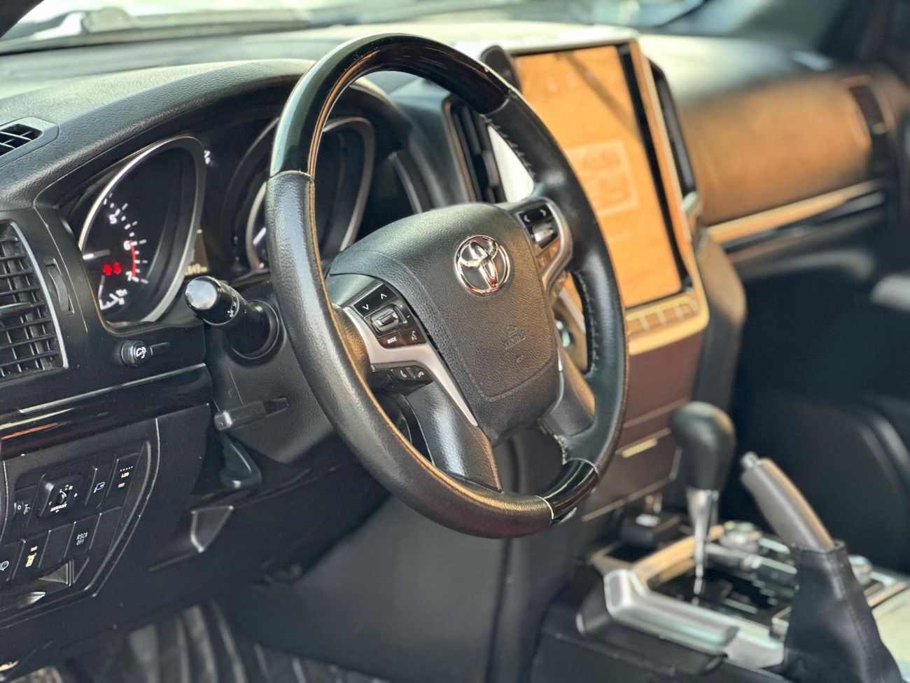 Toyota Land Cruiser GXR 4.6L