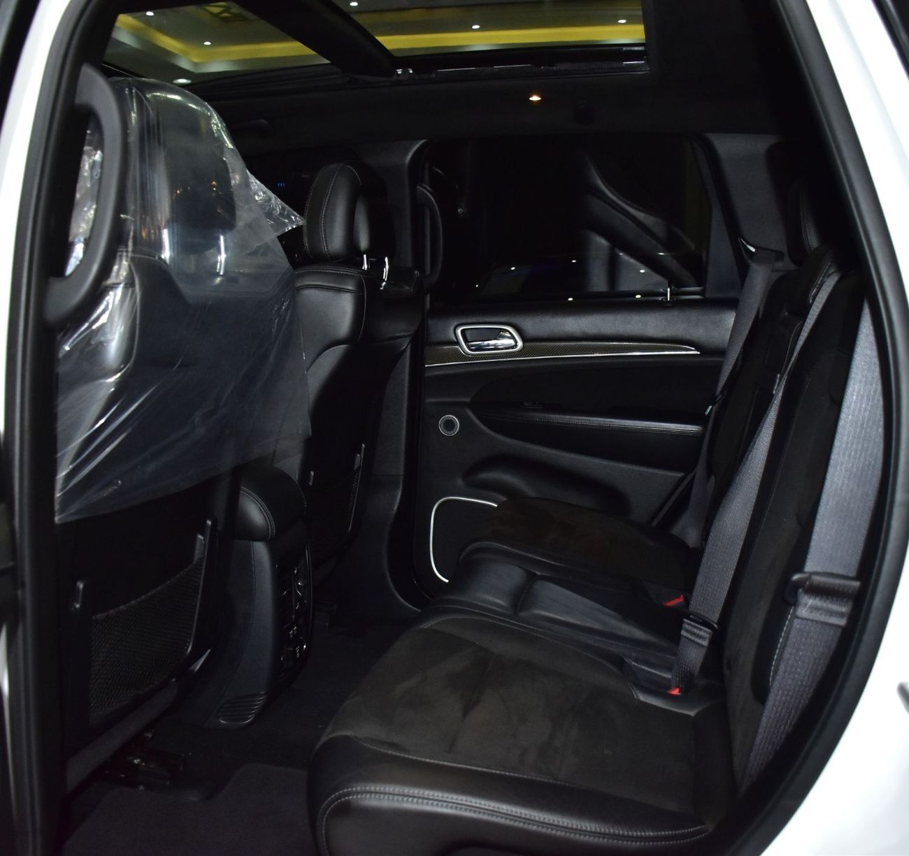 جيب جراند شيروكي EXCELLENT DEAL for our Jeep Grand Cherokee SRT ( 2020 Model ) in White Color Canadian Specs