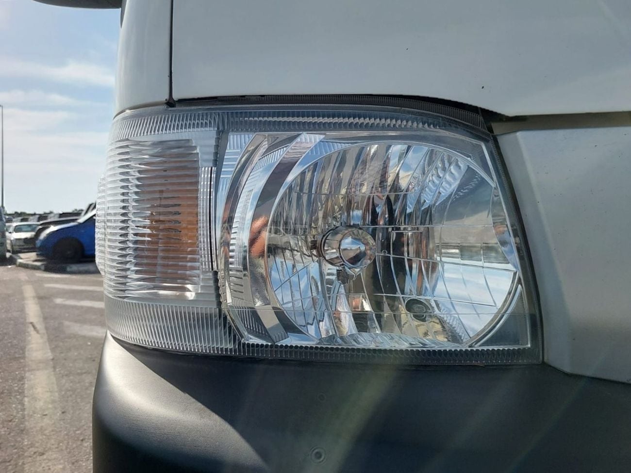 تويوتا هاياس TOYOTA HIACE COMMUTER VAN RHD 2006 MODEL 2.5 L DIESEL MANUAL(PM15390)