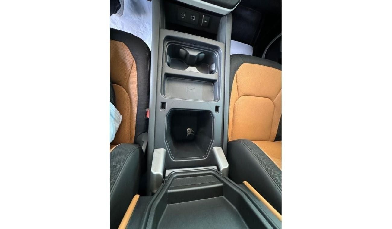 لاند روفر ديفندر 2023 Land Rover Defender 130-P400- X Dynamic 3.0L