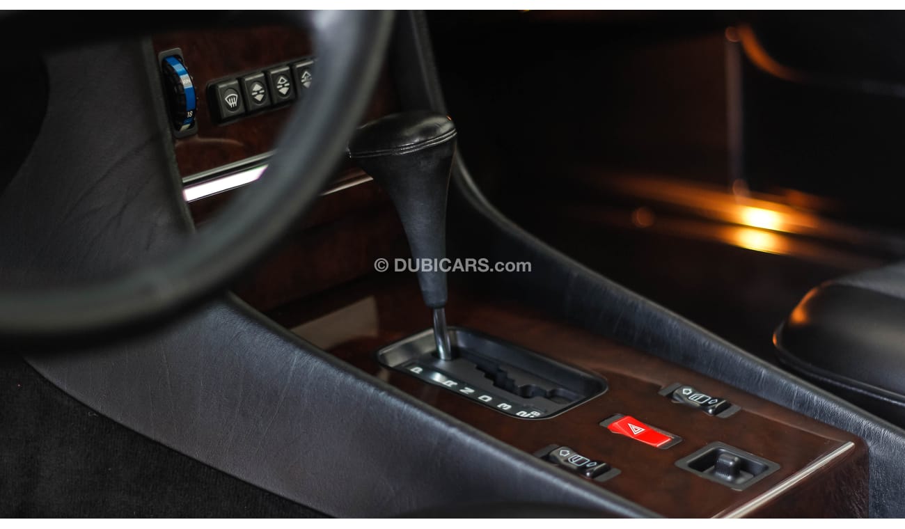 Mercedes-Benz 560 SL