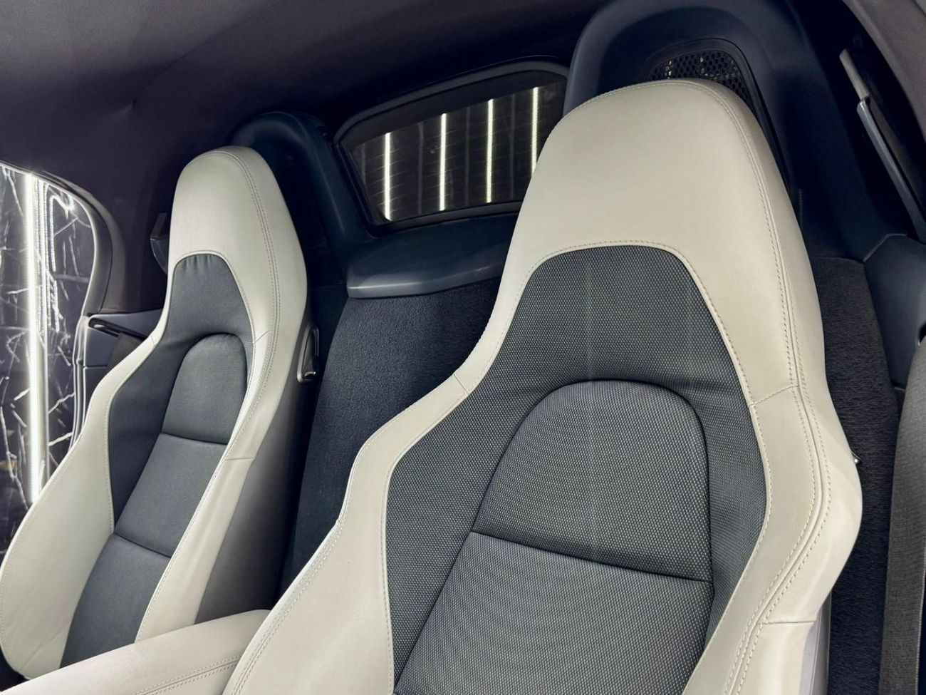 بورش بوكستر 718 GTS 2.5L 2018 Porsche 718 Boxster, June 2027 Porsche Warranty, Sport Chrono Package, GCC