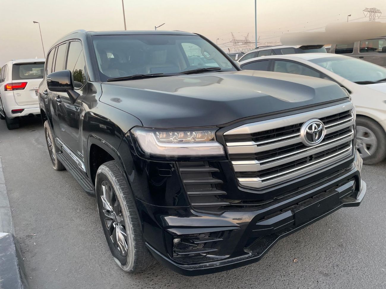 تويوتا لاند كروزر Toyota landcruise 2024 Model GXR 4.0L colour Black Transmission Automatic Interior Beige 7seats leat