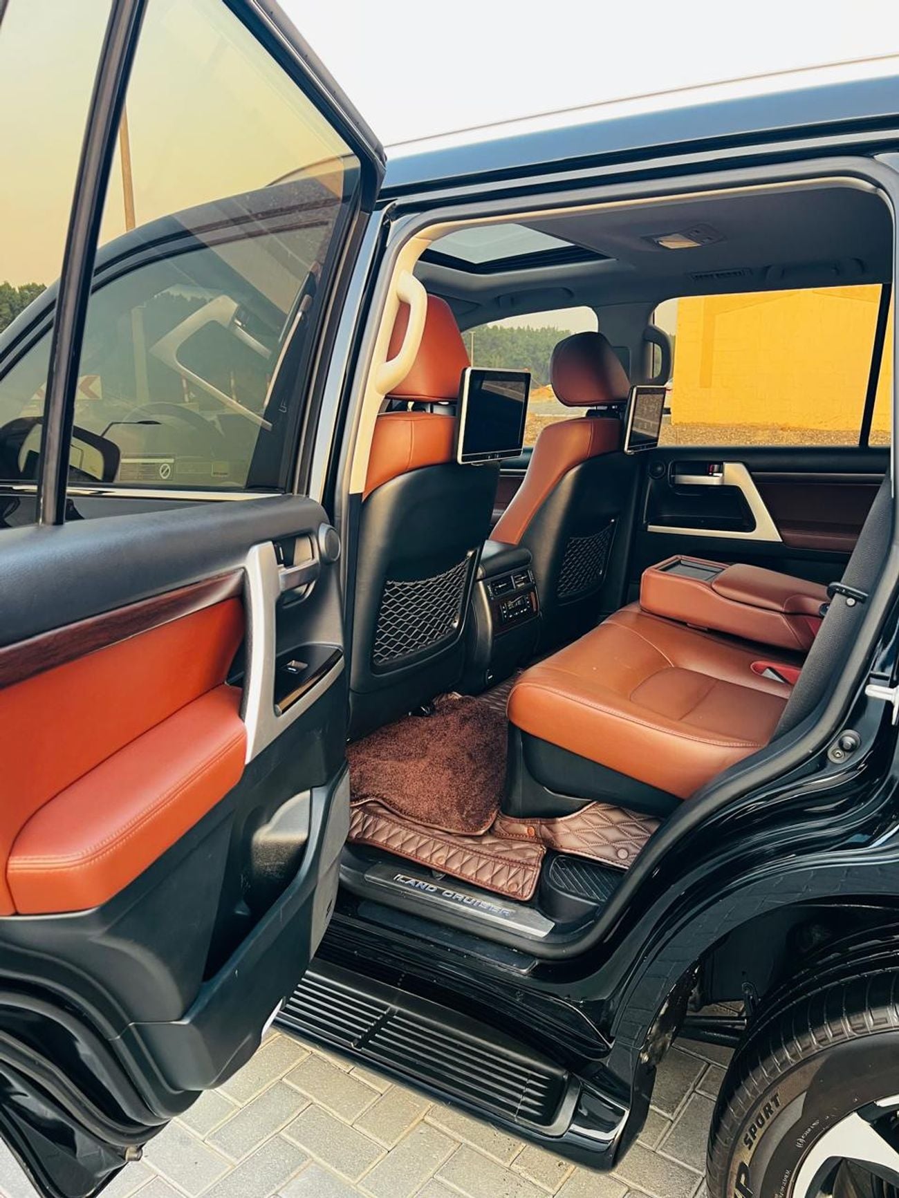 Toyota Land Cruiser VXR 5.7