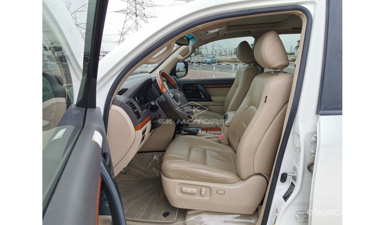 تويوتا لاند كروزر GXR, 4.0L Petrol, Driver Power Seat, Leather Seats, Sunroof, DVD, Rear Camera (LOT # 512)