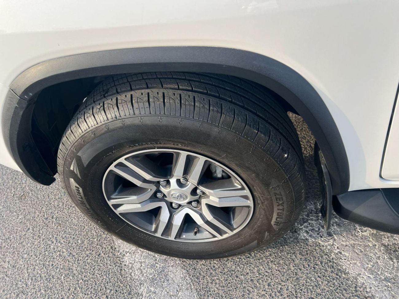 تويوتا فورتونر 2021 TOYOTA FORTUNER V4 2.7L - 4X4  4Wheel Drive - Rear Camera