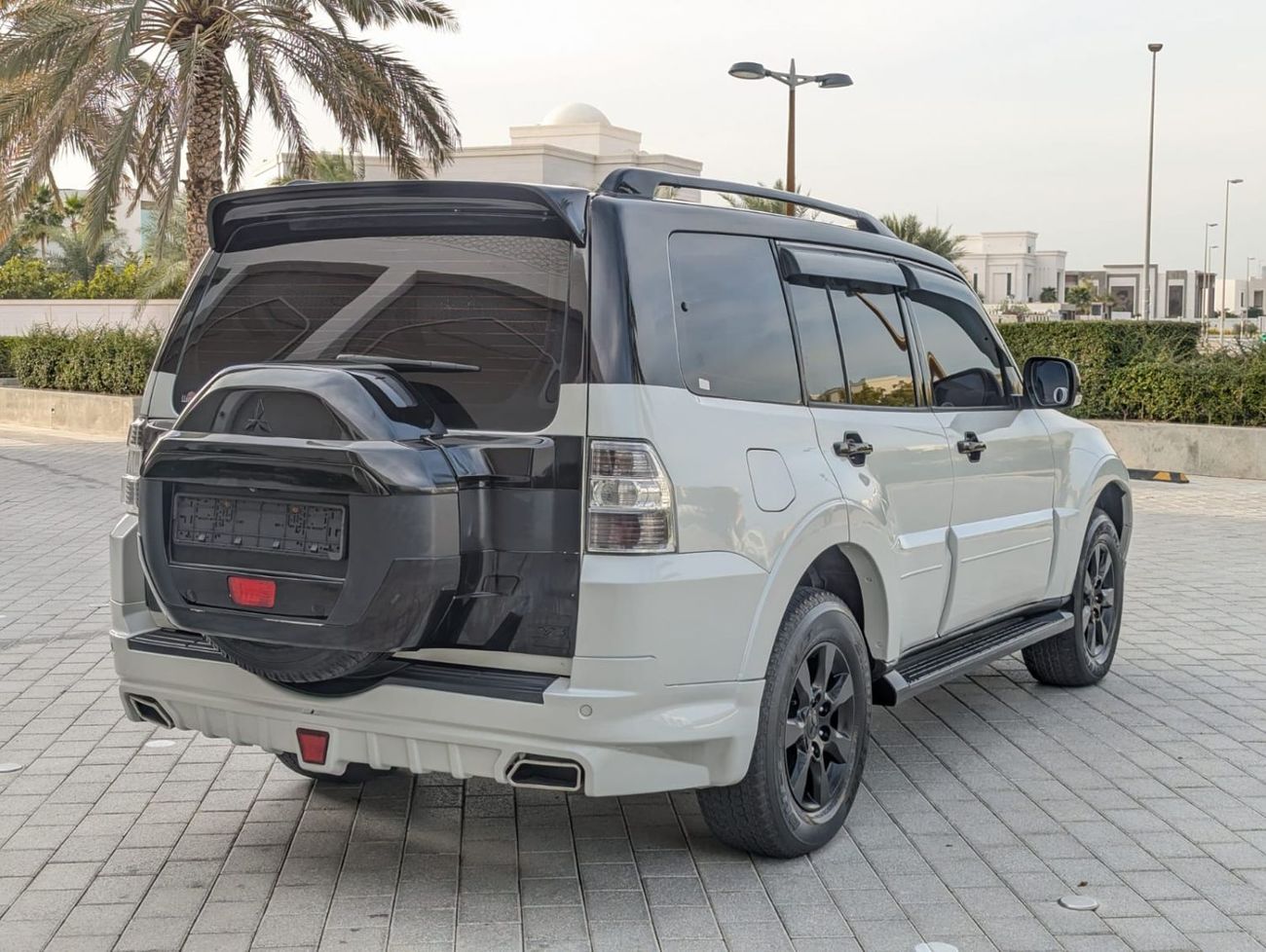 Mitsubishi Pajero Mitsubishi Pajero 2016 LHD white