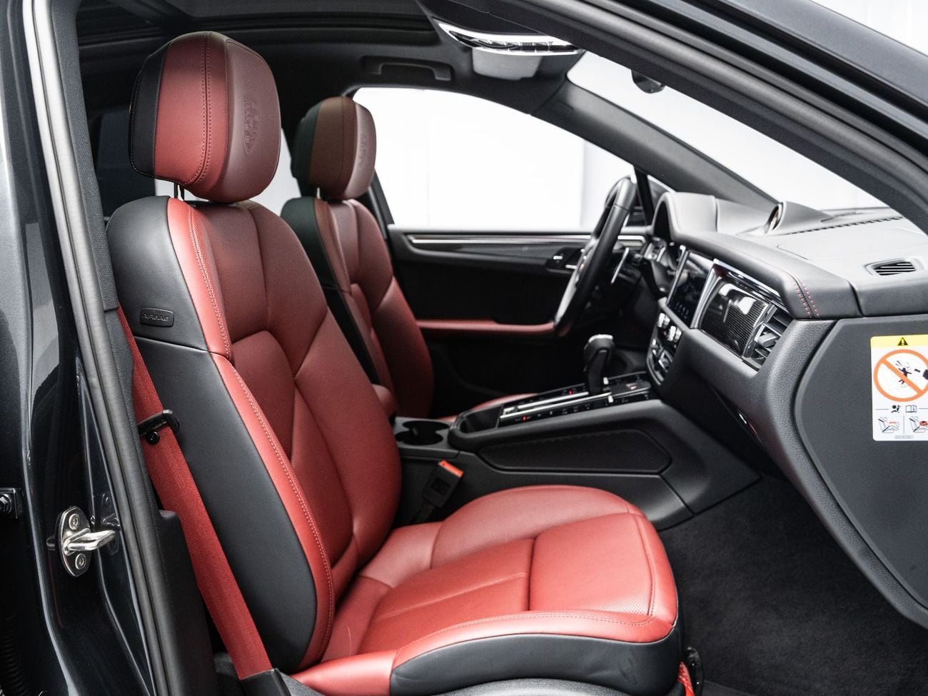 Porsche Macan S 3.0L (340 HP) 2024 Porsche Macan S, 2.9 V6, 4WD, 375bhp, 7 Speed Dual-Clutch Automatic