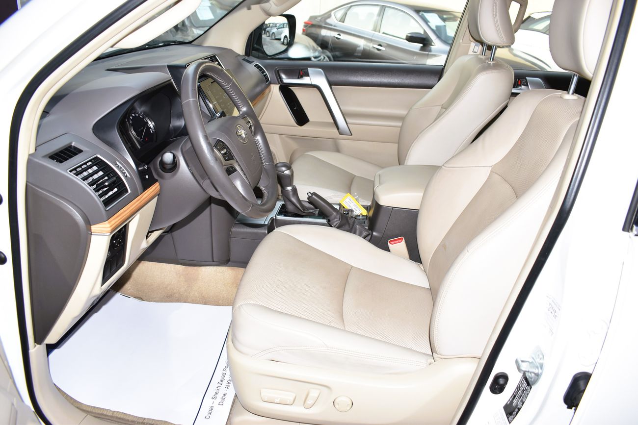 Toyota Prado AED 2599 PM | 4.0L VXR V6 4WD GCC WITH DEALER WARRANTY