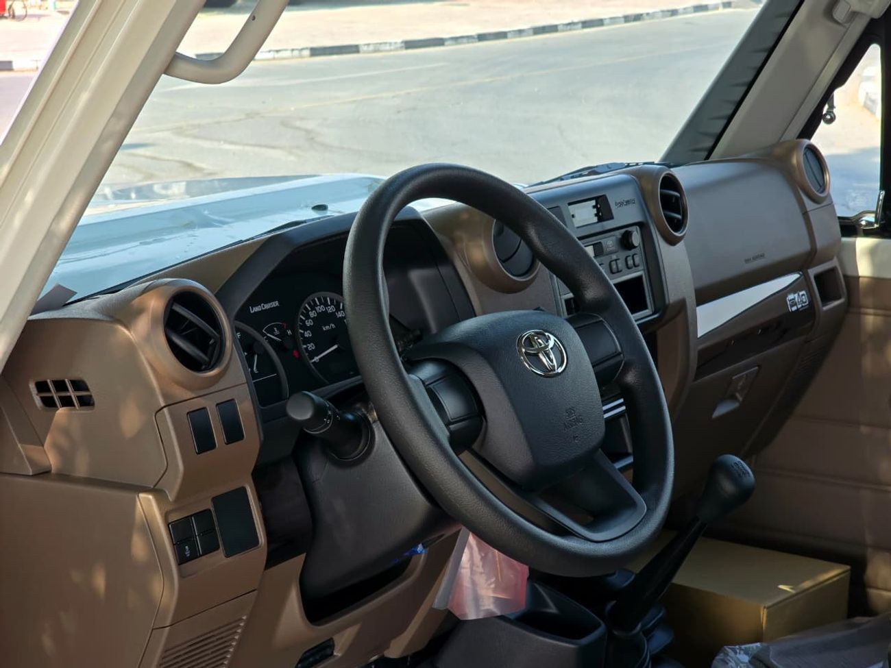 Toyota Land Cruiser 70 TOYOTA LC79 SINGLE CABIN DIESEL 2.8 MT - STD - E - MODEL 2025 - WHITE INSIDE BEIGE - OMANI