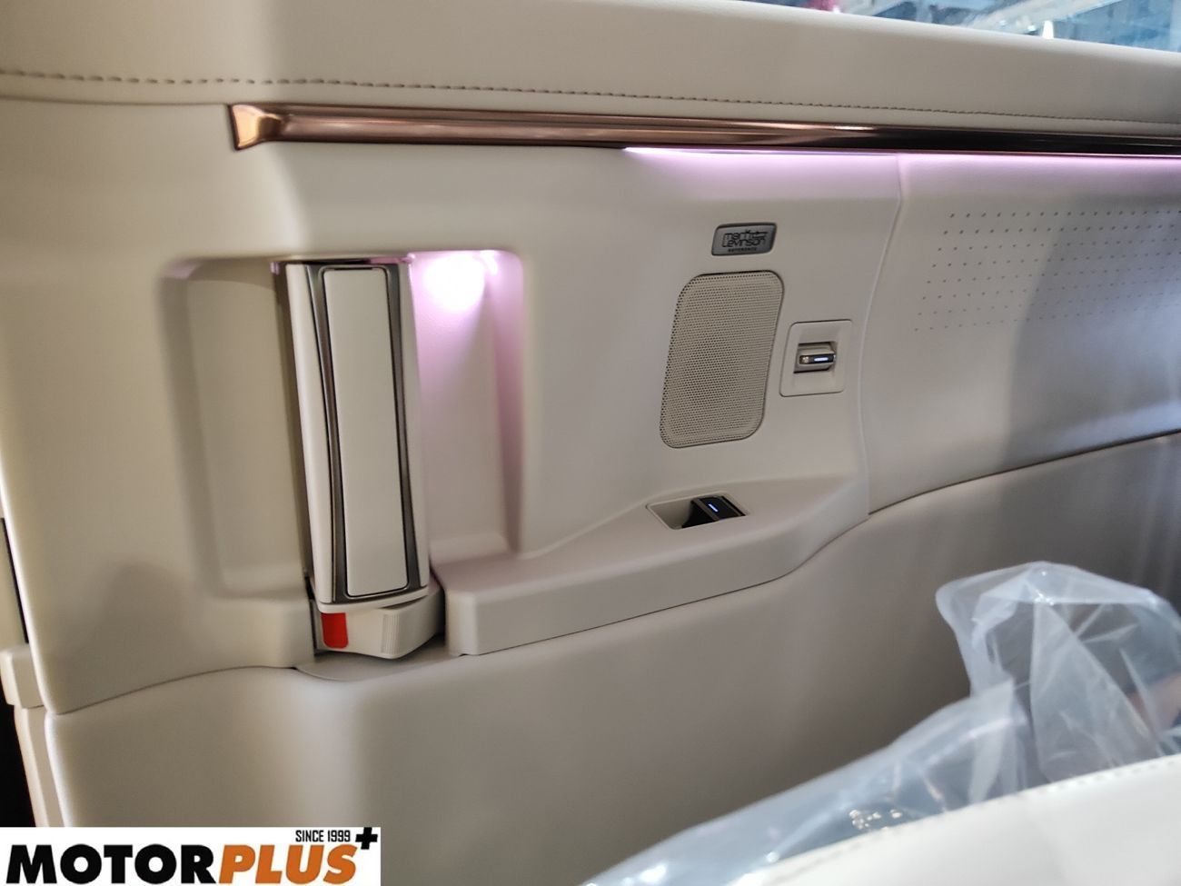 لكزس LM 350h Hybrid 7 Seater 2025 Model - Ready Stock!