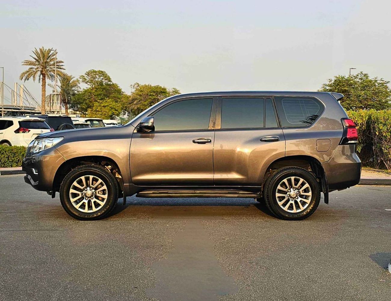 تويوتا برادو PRADO VXR/GCC FULL OPTION/LEATHER SEATS SUNROOF/2.7L V4 4WD/EXPORT ONLY/LOT#92261