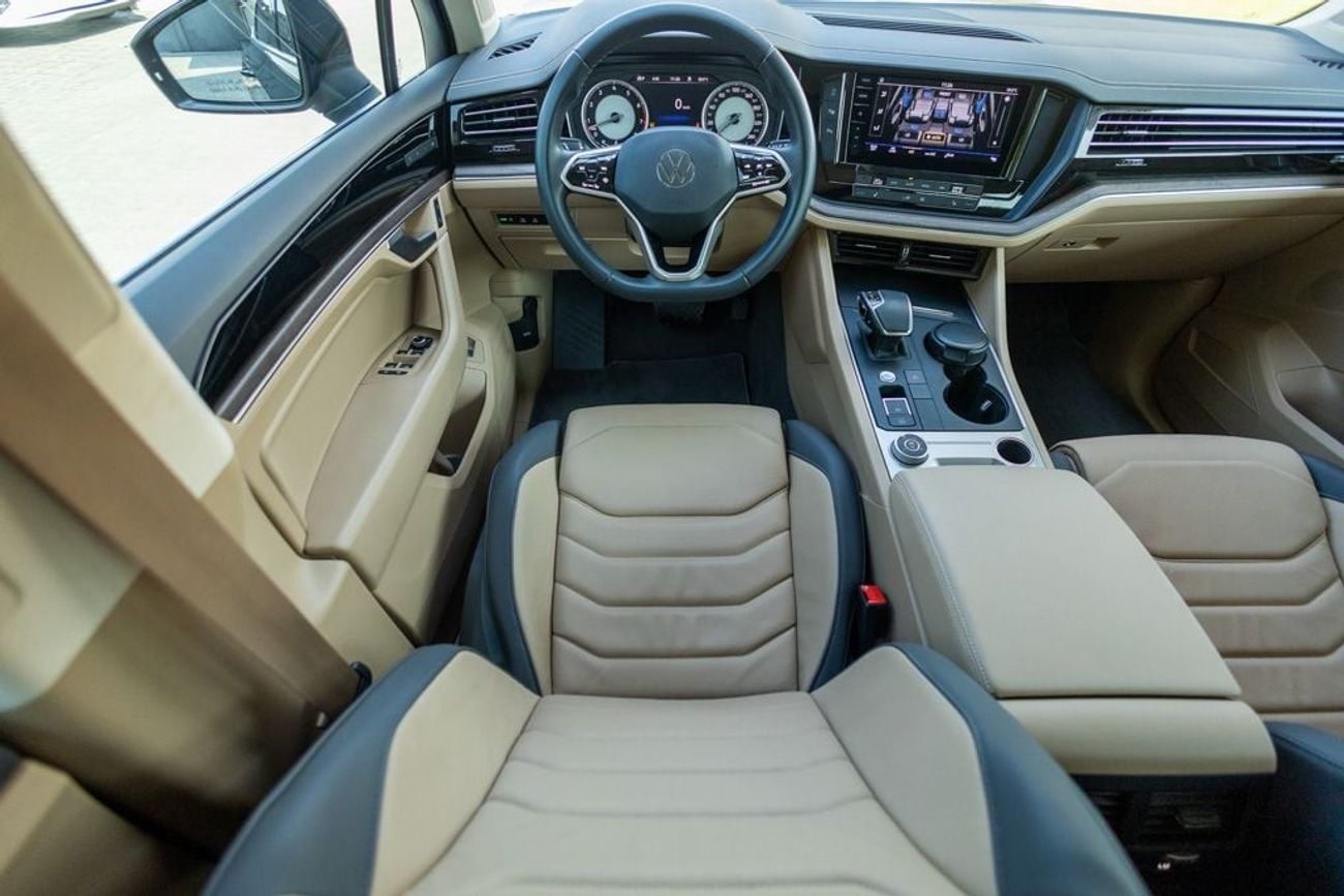 Volkswagen Touareg Atmosphere 3.0L Volkswagen Touareg 2023 GCC under Agency Warranty and Service Contract with Flexible