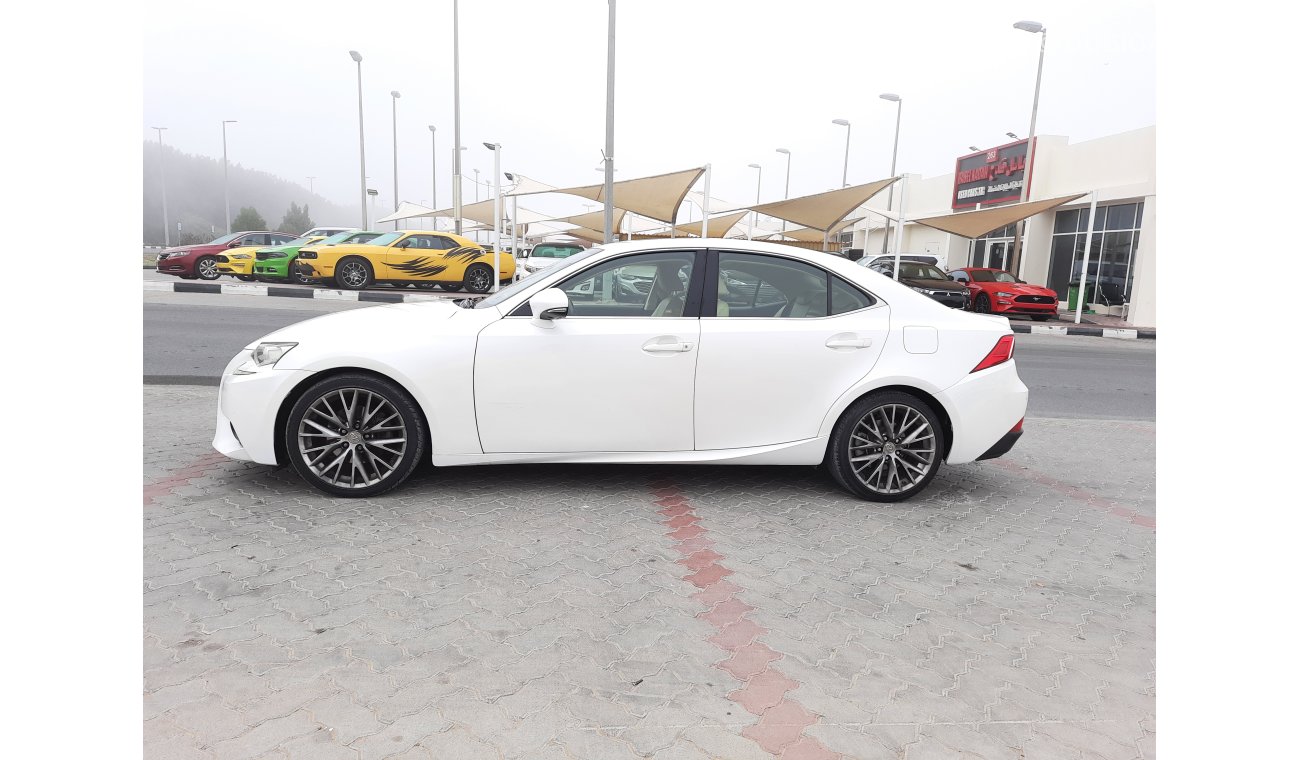 Lexus IS250 Lexus IS250 GCC 2104 Full options very celen car