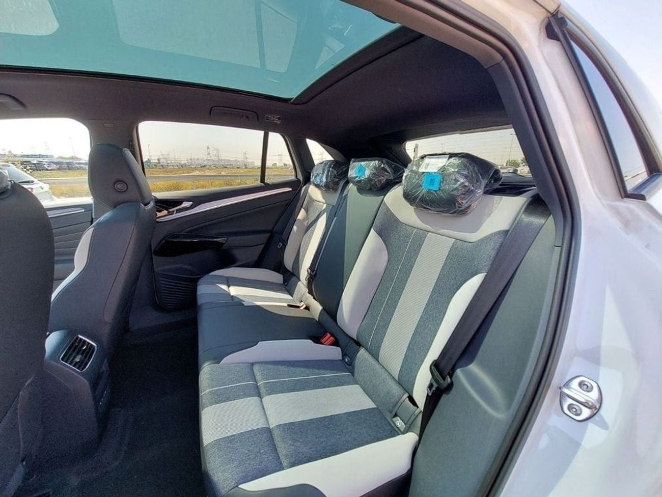 Audi Q4 Audi_Q4_40e-tron_605KM_2024_Full_Options