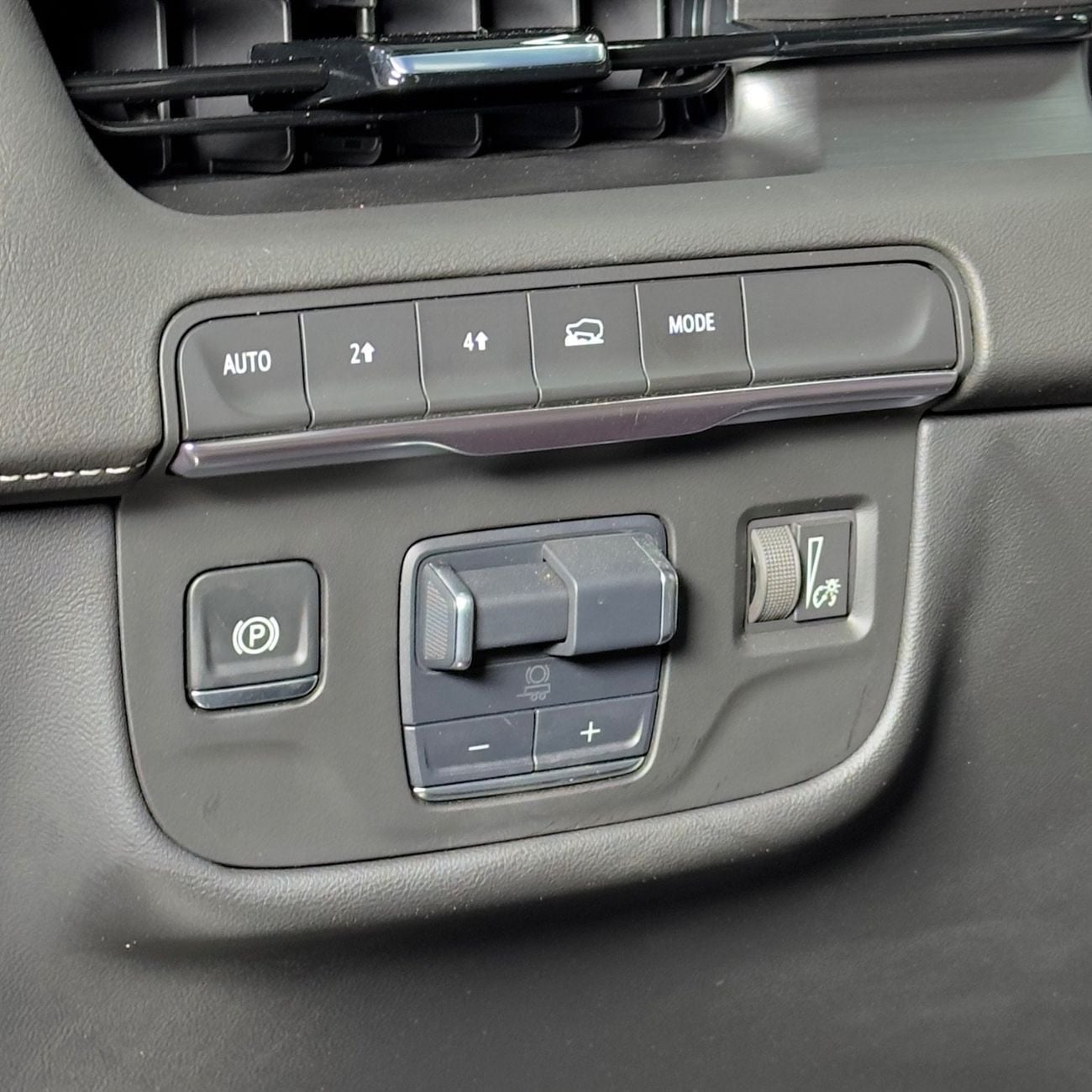 Cadillac Escalade Premium Luxury 6.2L 4WD