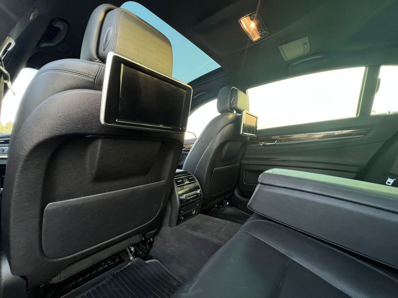 بي أم دبليو 740Li BMW 740LI 3.0L 2015 GCC