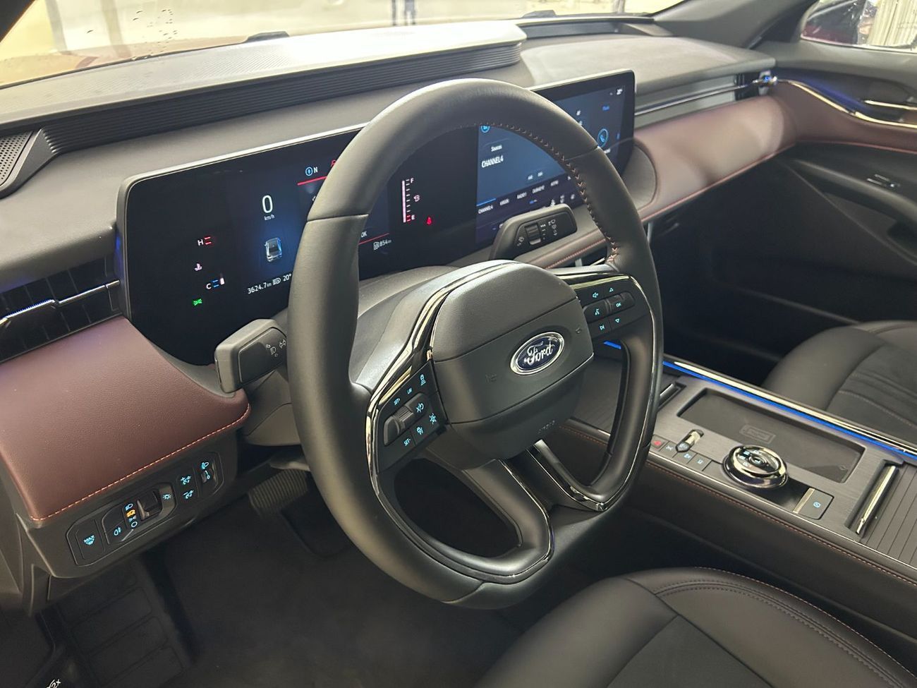 فورد توروس TPC3225H TAURUS TITANIUM 1.5L I4 FHEV / AL TAYER MOTORS / AL QOUZ SHOWROOM