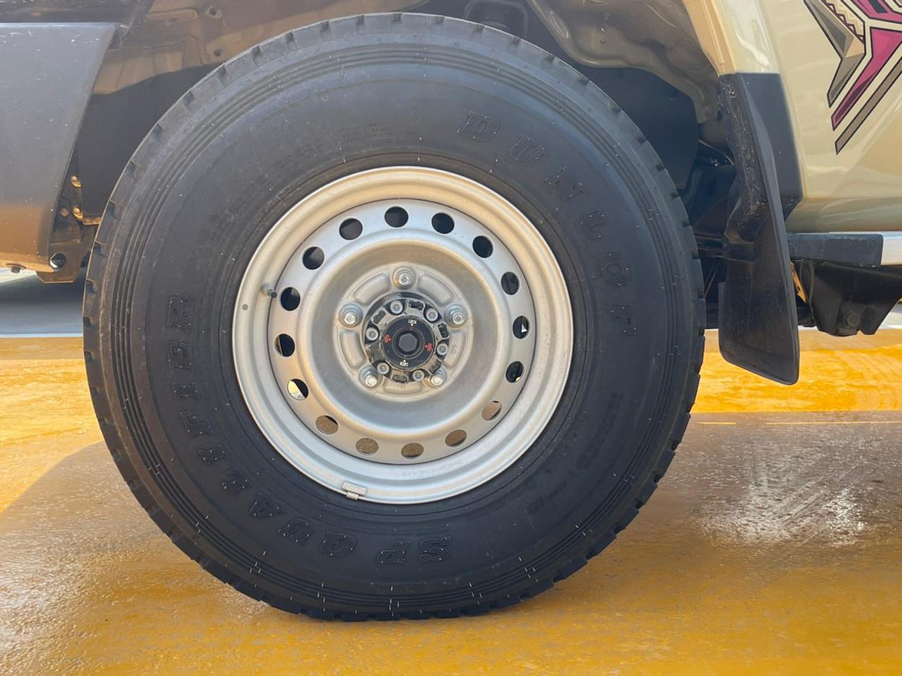 Toyota Land Cruiser Pick Up Toyota LAND CRUISER SC AT PETROL 4.0L DIFF BEIGE 2025