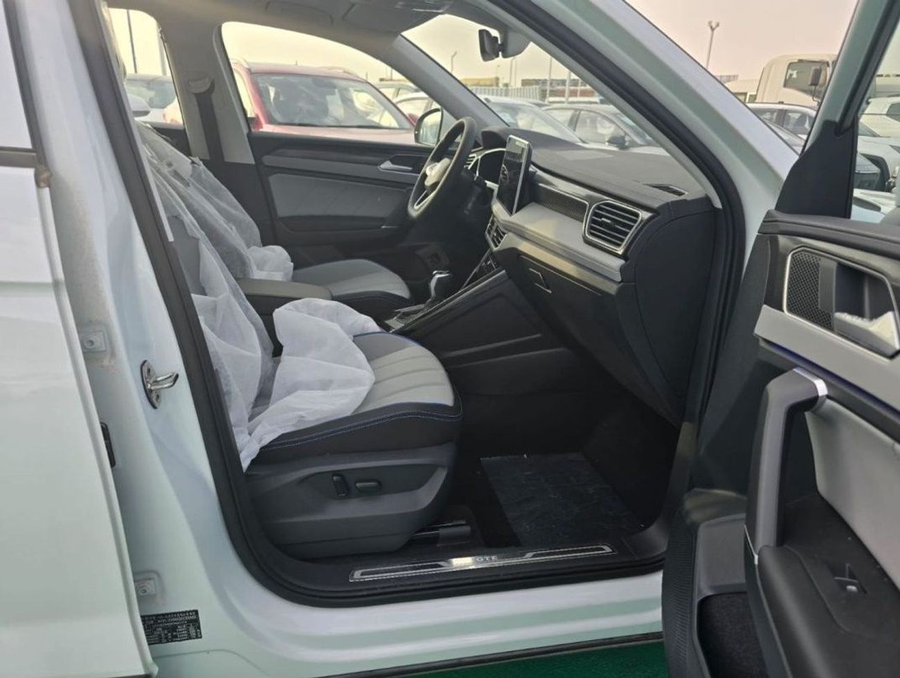 Volkswagen Tiguan VW TAYRON 1.4L HYBRID FULL OPTION 2024