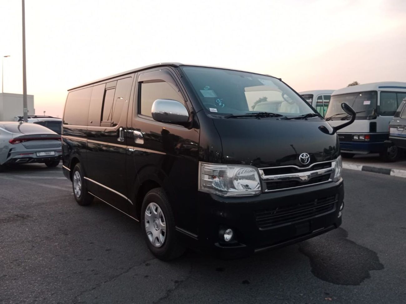 Toyota Hiace TOYOTA HIACE VAN RIGHT HAND DRIVE(PM74575)