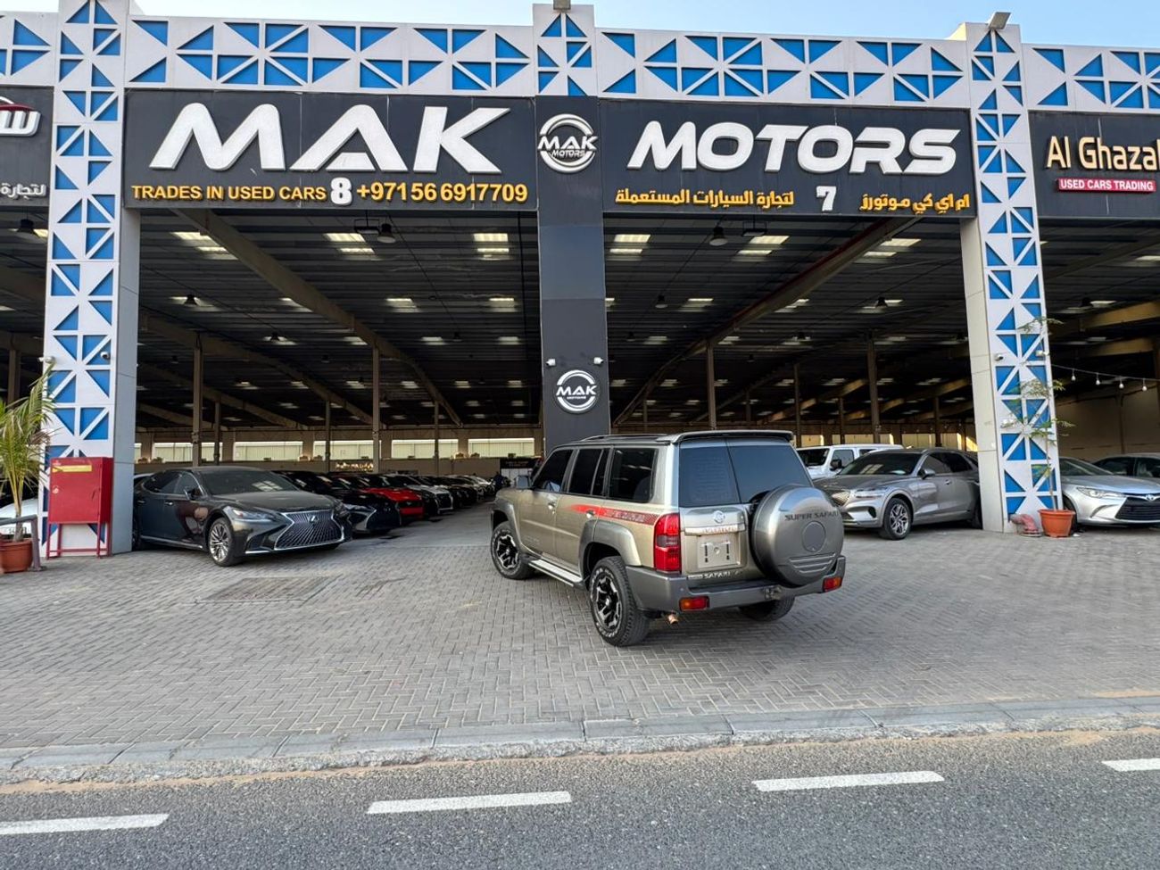 نيسان باترول سوبر سفاري سوبر سفاري / محرك VTC 4.8 لتر V6 / كامل المواصفات / فتحة سقف / قفل تفاضلي / مقاعد جلدية / بحالة ممتا