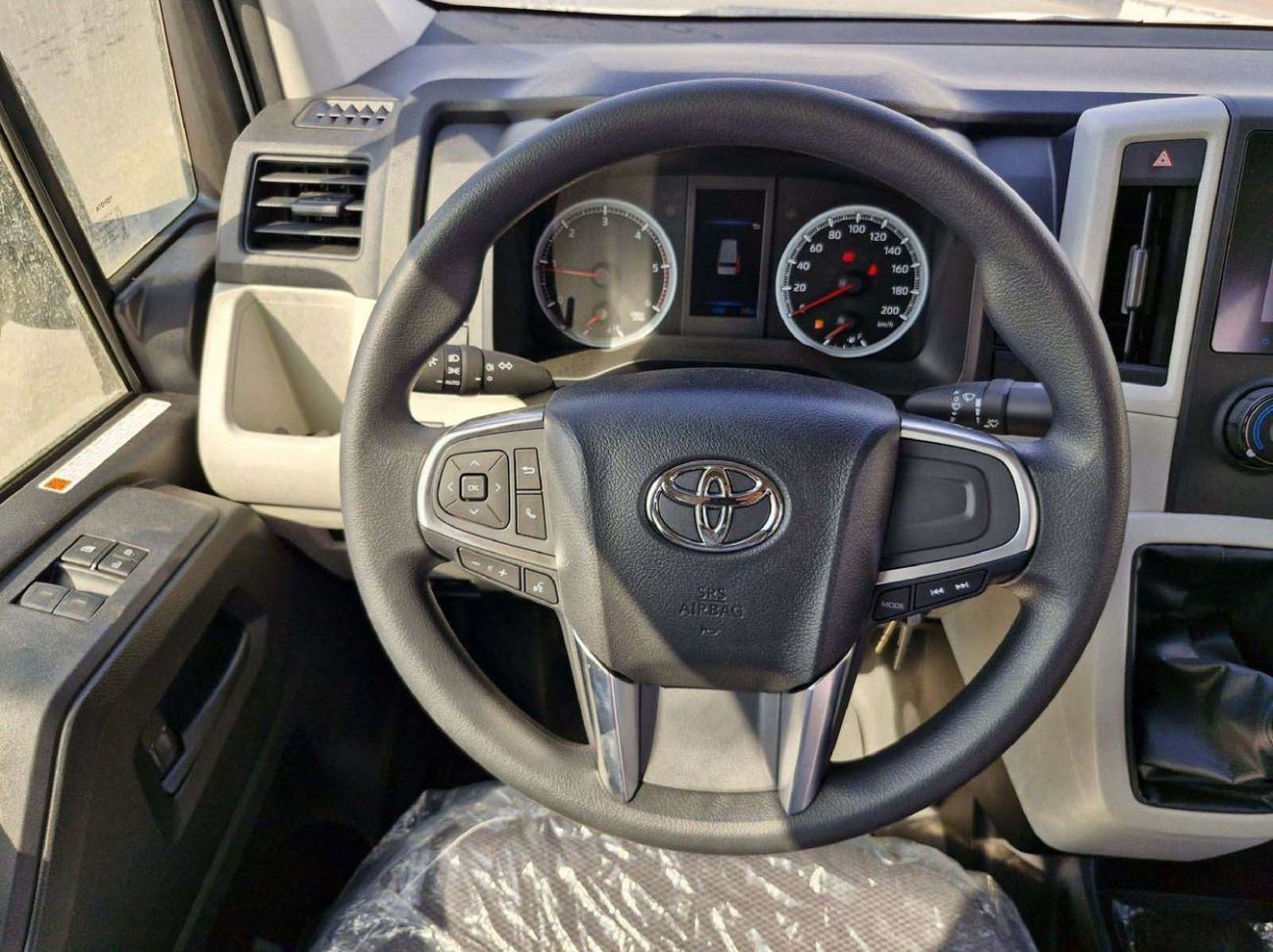 تويوتا هاياس GL 3.5L 13 SEATS HIGHROOF WITH EMERGNCY EXIT AND DOOR HANDLE SAUDI SPECS