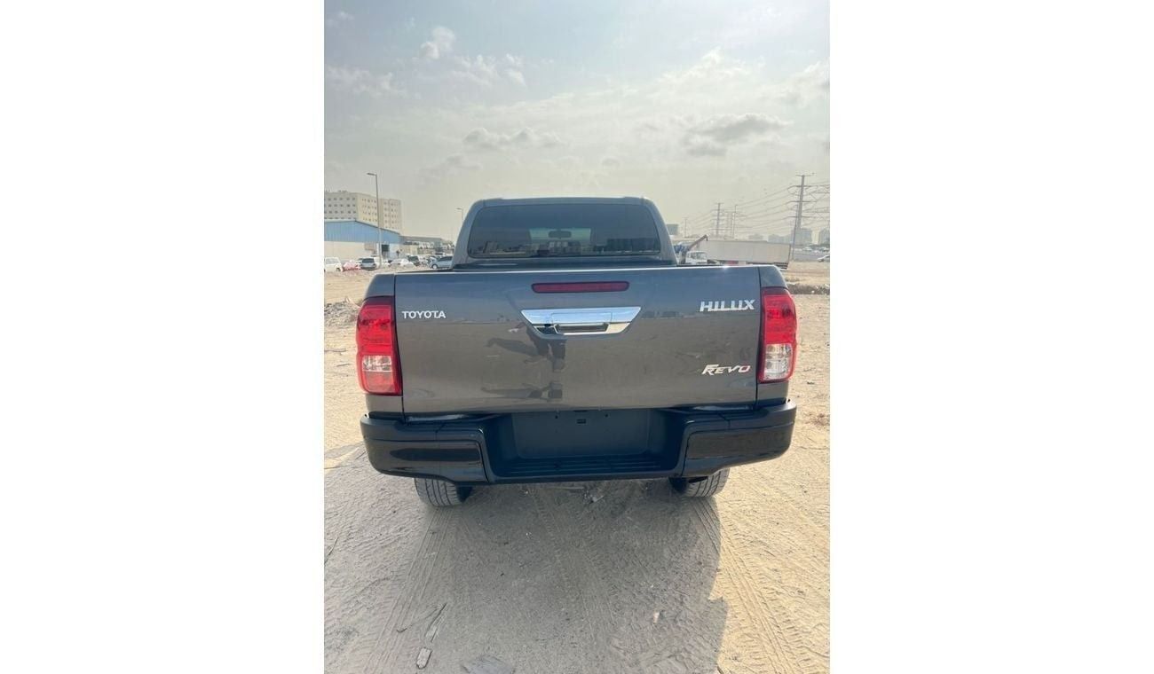 Toyota Hilux diesel 2.8 liter manual gear right hand push button start back camera