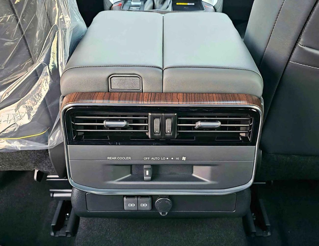 تويوتا لاند كروزر GXR 3.3L DIESEL TWIN TURBO / FULL OPTION / JBL SPEAKERS (CODE # GXR)