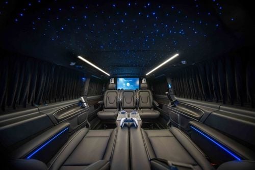 Mercedes Benz V300 AVANTGARDE Original Mercedes VIP Captain Seats | Включая ТВ-перегородку и PlayStation 5