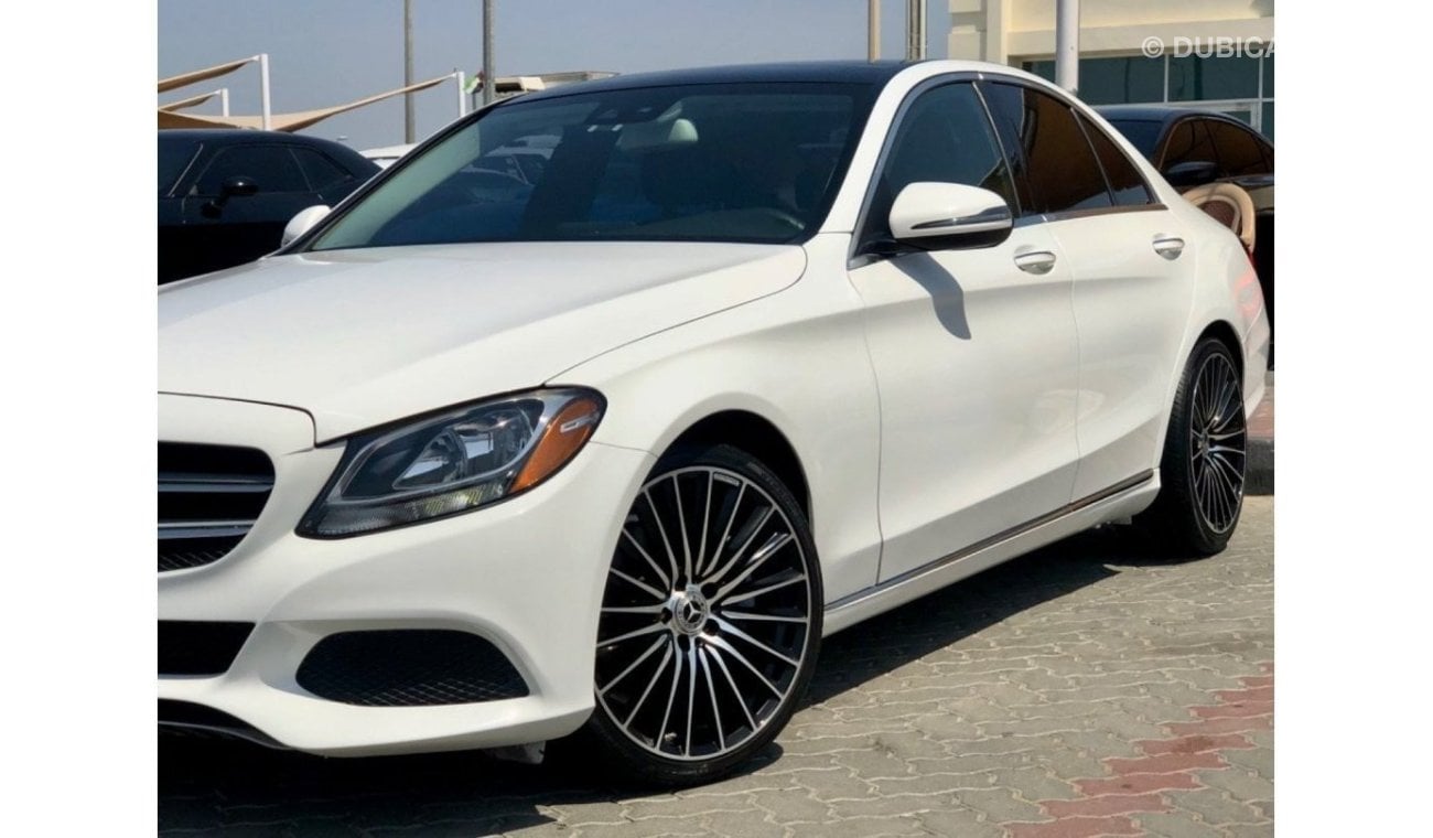 مرسيدس بنز C 300 لاكجري