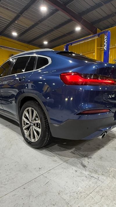 بي أم دبليو X4