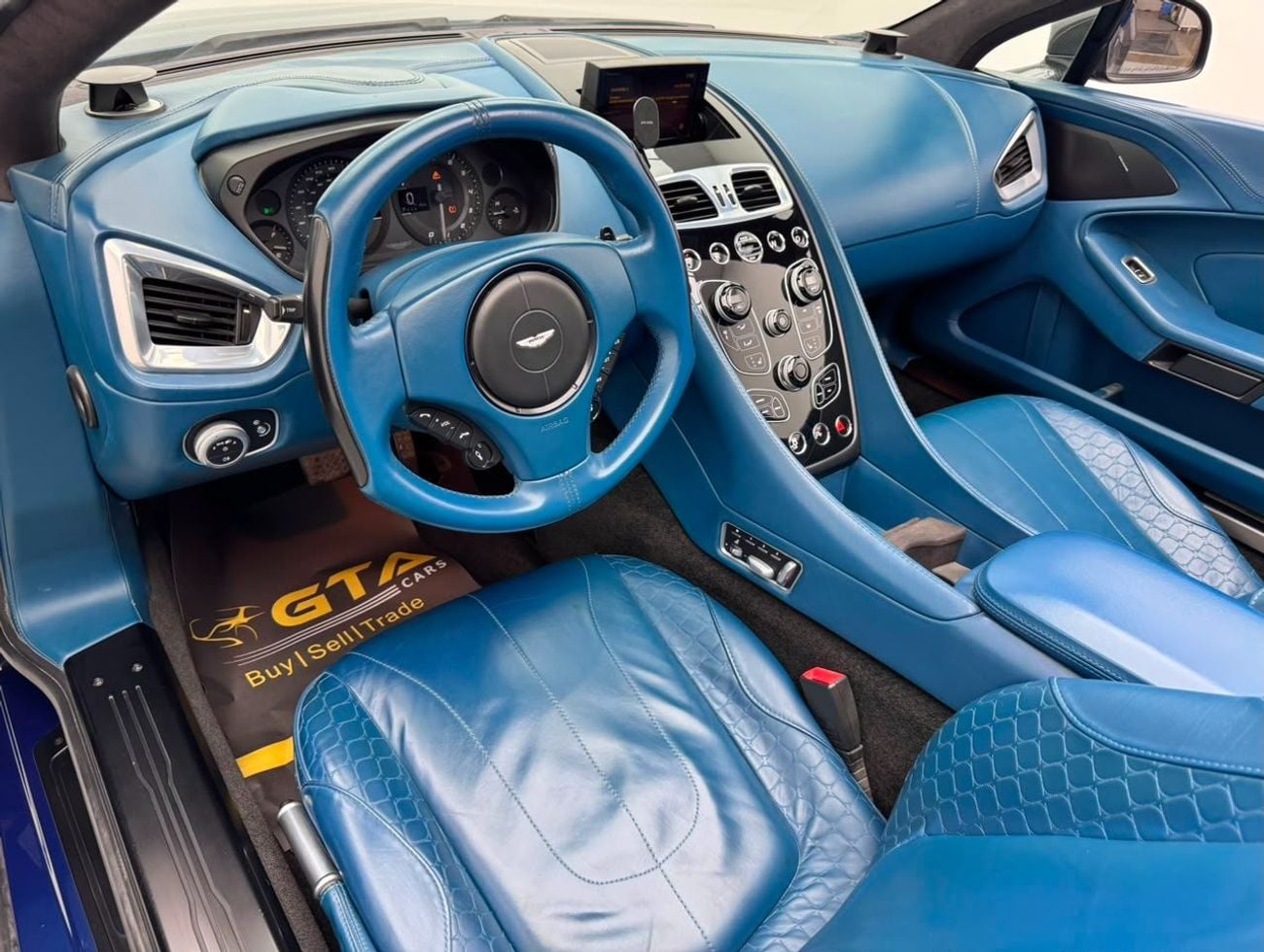 أستون مارتن فانكويش 2015 Aston Martin Vanquish Volante, Aston Martin Service History, Excellent Condition, GCC